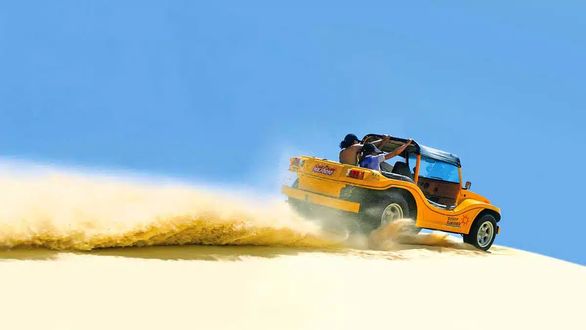 Buggy andando na praia